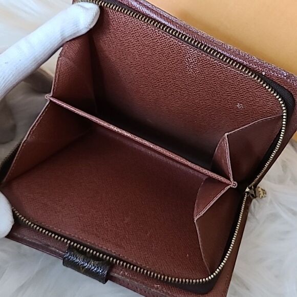 💯Authentic Louis Vuitton Mono Wallet 🍀 - Picture 5 of 12